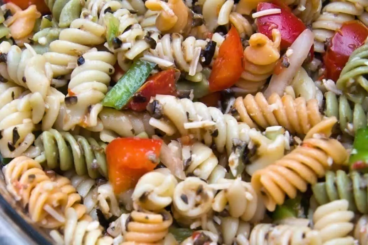 rotini pasta salad with sesame seeds